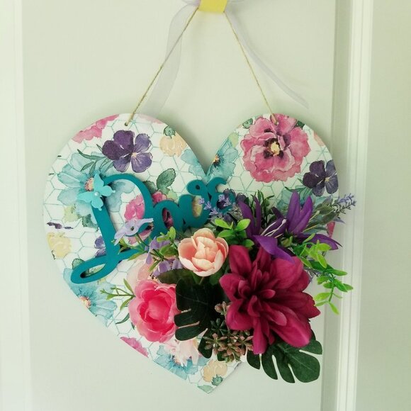 Floral Heart-Shaped Wall Door Decor - Picture 1 of 8